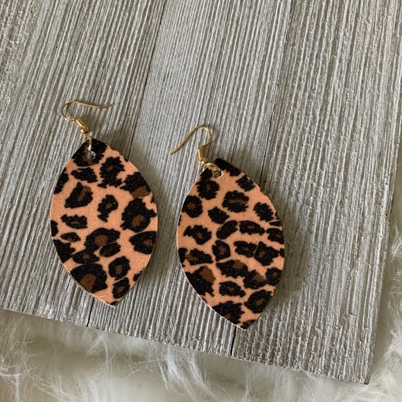 NWT Cheetah Shimmer Faux Leather & Cork Earrings - Picture 6 of 7